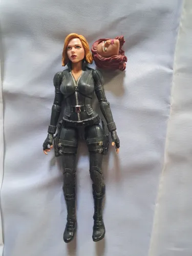 Viúva Negra Marvel Legends 