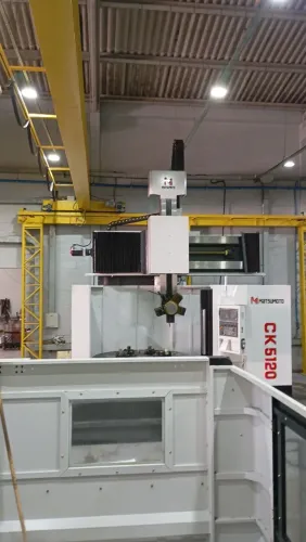 Torno vertical, placa de 1800mm com Z de 1000mm comando FANUC, torre elétrica de 5 pos