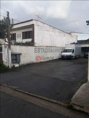 Terreno com 375 m² na Vila Diva.