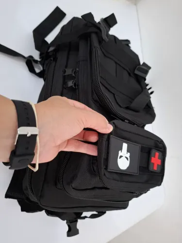 Mochila tatica com patchs