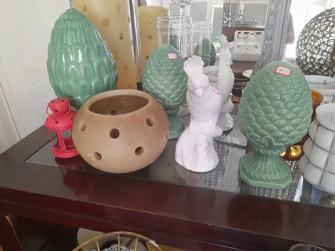 3 Pinhas e 1 Cacatua de Porcelana