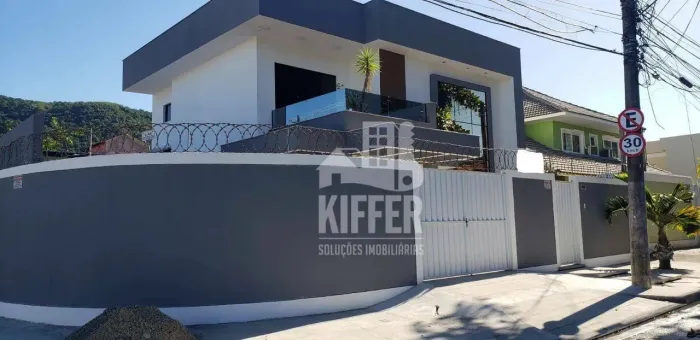 Casa Duplex com Piscina Próxima à Região Oceânica