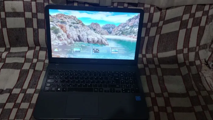Notebook Samsung essencials e20