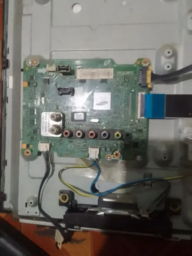 Placa Principal TV Samsung modelo un32fh5203g funcionando