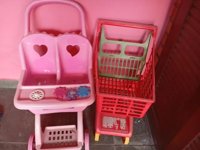 Carrinho bebê e carrinho mercado