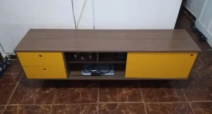 Rack retrô amarelo 