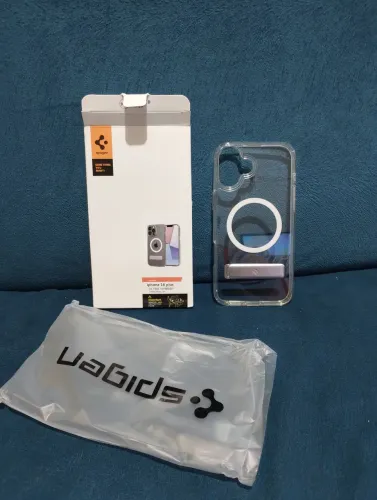 Capa Spigen Ultra Híbrido iPhone 16 Plus 
