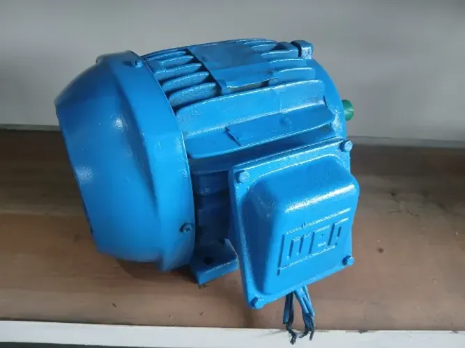 Motor elétrico 3 cavalos triásico 220/380 Volts 2 polos 3500 rpm WEG usado