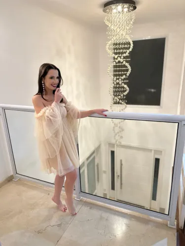 Vestido Curto Off-White em Tule - Manga Removível