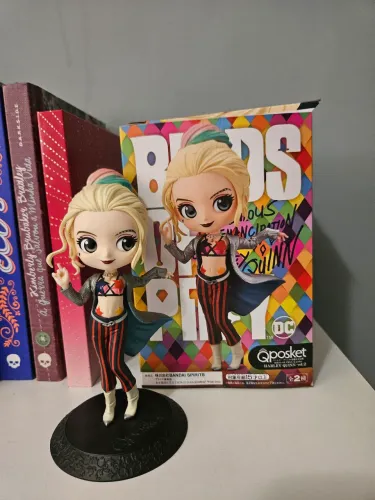 Q posket Harley quinn