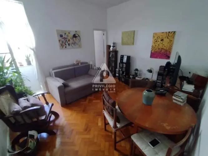 Apartamento à venda em Botafogo, sala quarto, sol da manhã