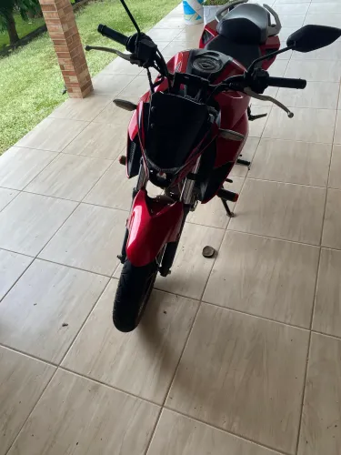 Moto fz25 ano 2022/2022. Vermelha.