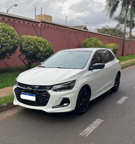 Chevrolet Onix RS 1.0 Turbo Aut 2022 em estado de 0km!