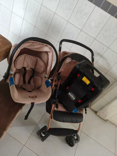 Vende-se Carrinho de bebê + Bebê Conforto + Suporte Marca Burigotto