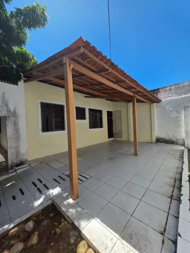 Vendo Casa na cidade 2.000.
