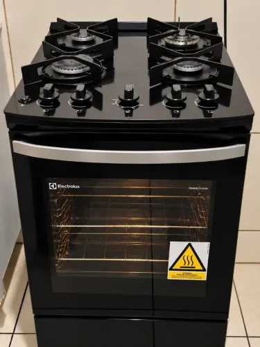 Fogão Electrolux 4 Bocas com Mesa de Vidro e Tecnologia PerfectCook