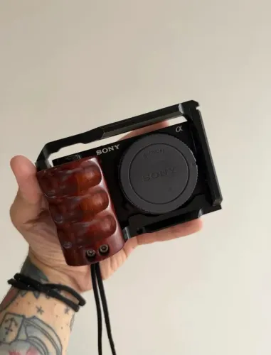 SONY ZV-E10 + 5 BATERIAS + CAGE + CARREGADOR + MOCHILA