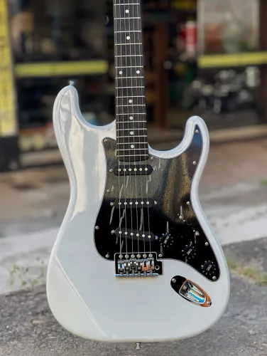 Guitarra Stratocaster Konig White