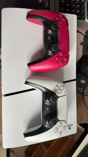 PS5 Seminovo + 2 Controles Originais - Impecável