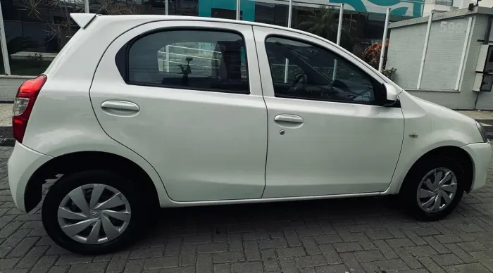 Toyota Etios X 1.3 Flex 16V 5P Mec. 2017