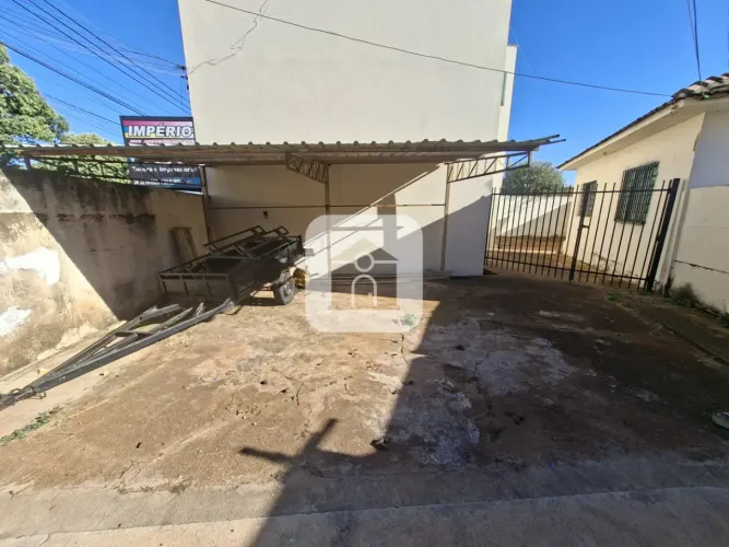 Casa para locação no bairro Osvaldo Rezende