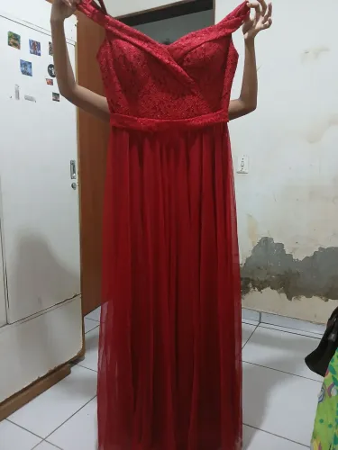 Vendo esse Vestido por apenas 350 reais, seminovo, foi usado apenas uma única vez