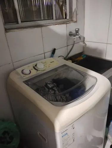 Máquina de lavar Consul - Com defeito 8kg - Barulho bate a roupa aceita proposta 
