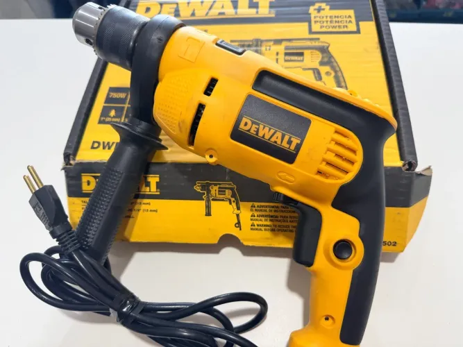 Furadeira Dewalt DWE502 750 Wats 127 volts