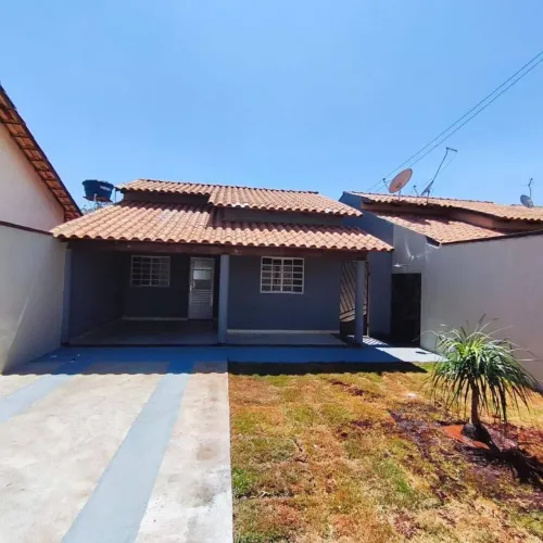 Casa à venda em Goianira  lote de 240 m², 2 quartos, amplo quintal e excelente ponto na av
