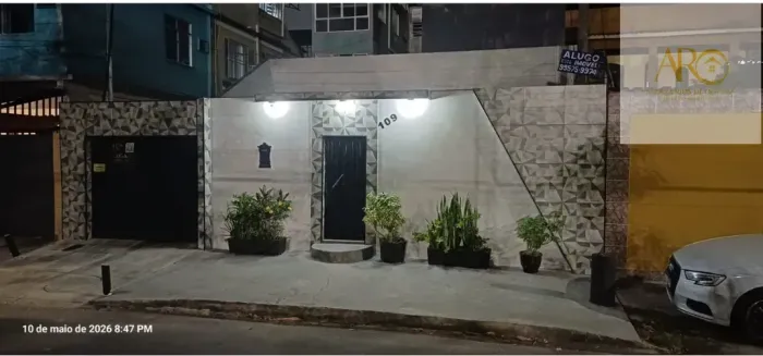 Casa de frente para alugar em Jardim América