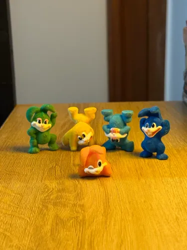 5 coelhos equilibristas aveludadas kinder ovo colecionáveis
