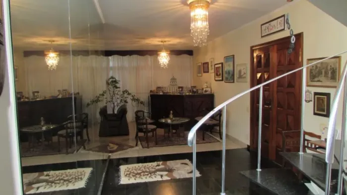 Casa Sobrado - Sumaré - 4 Dormitórios - 322m².