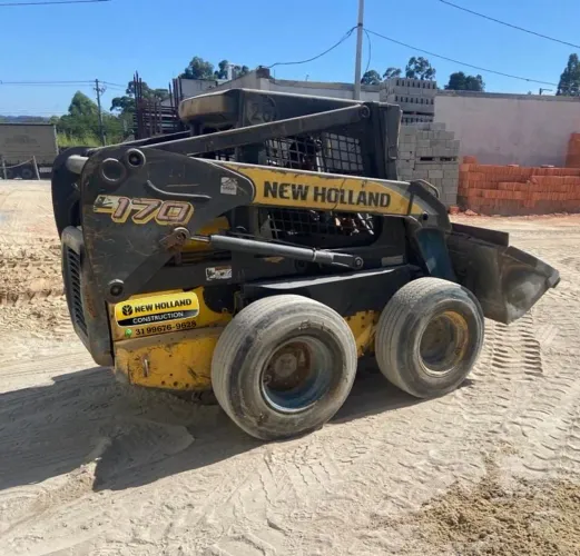 Mini Carregadeira New Holland L170 