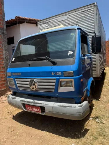 caminhão VW 8.120 Euro 3, ano 2011/2012, 3/4