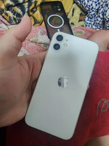 }IPhone 11