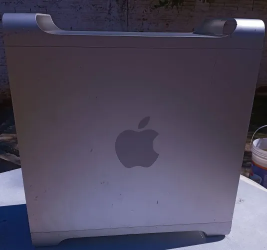 Gabinete Mac-Pró com placa mãe, vídeo, memória e processador 