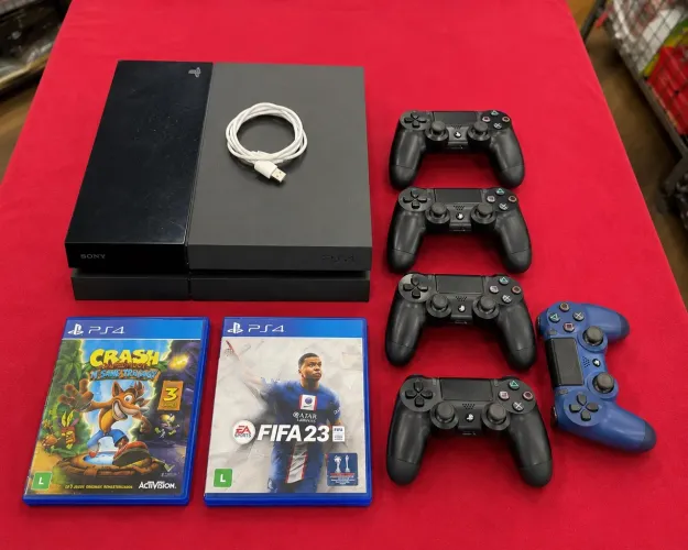 PlayStation 4 - Completo | 4 Controles + FIFA 23 + Crash Team Racing