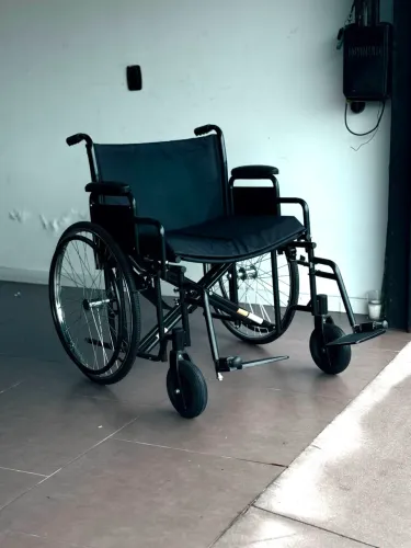 Cadeira de Rodas Dellamed D500 Até 180kg - Estado de Nova
