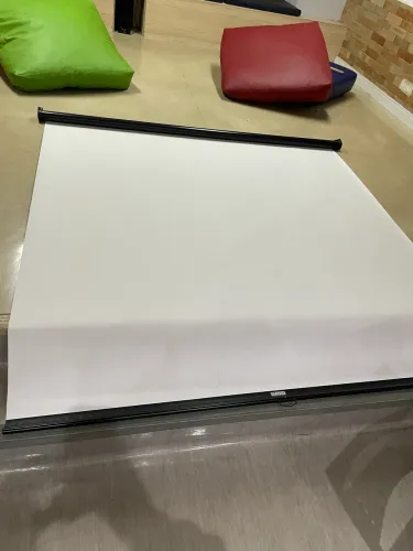Tela de projeção retrátil nardelli