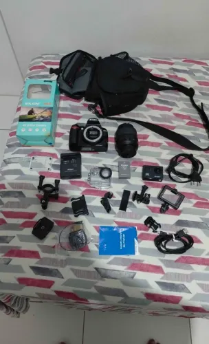 Vendo Nikon d3000 e uma lente 18-55 + câmera eken com todos os acessórios