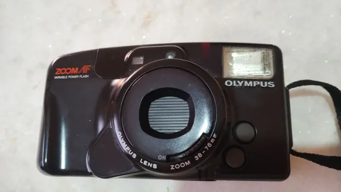 Câmera fotográfica Olympus antiga retrô