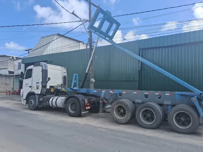 Carreta Randon Basculante de container de 20"