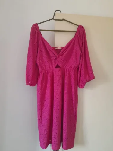 Vestido midi de manga rosa