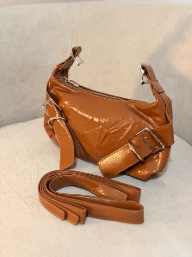 Bolsa vintage marrom com fivela prata