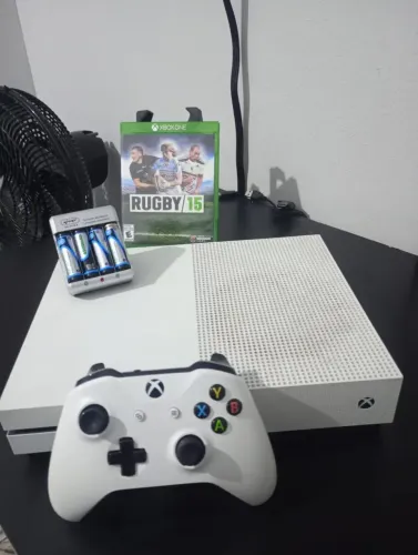 XBOX ONE S+JOGO DE BRINDE