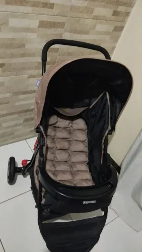 Vendo esse carrinho, em ótima condição, pouco usado 