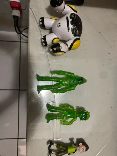 Lote bonecos do ben 10 