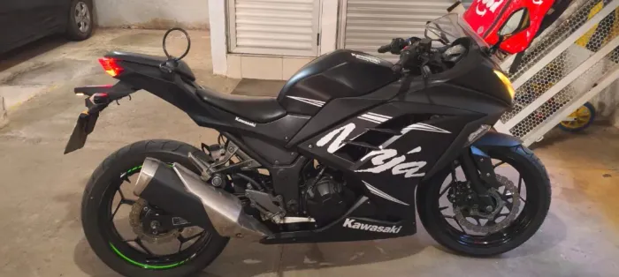 Kawasaki Ninja 300 206 Preta