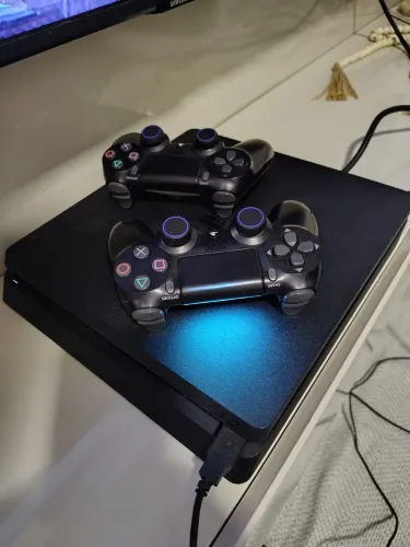 PS4 slim versão 13.52 