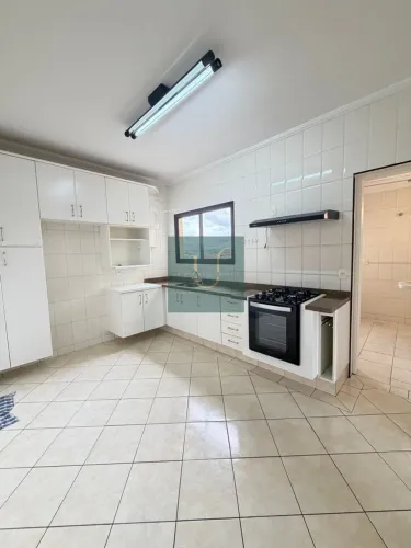 Apartamento 3 dormitórios, 1 suíte, com 2 vagas de garagem, 100 metros.